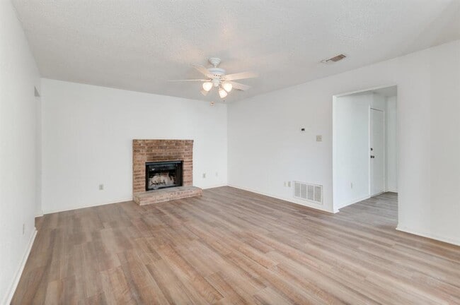 Building Photo - 13341 Water Oak Ln