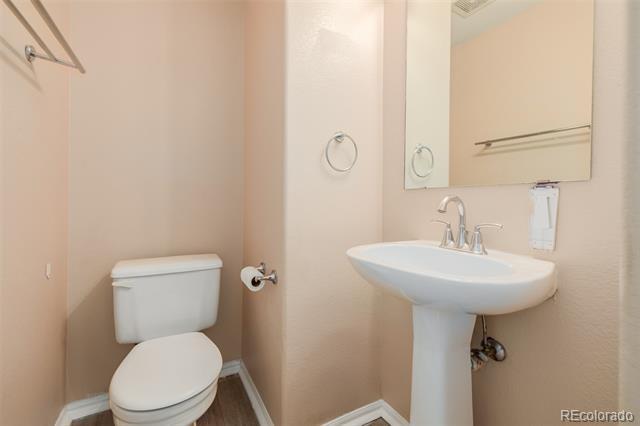 Building Photo - 9688 Queenscliffe Dr
