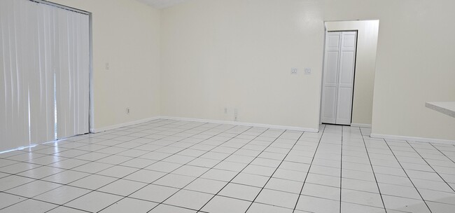 Building Photo - 1488 Fairway Cir