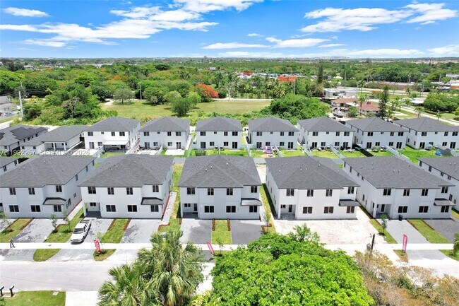 Building Photo - 22431 SW 125th Ave