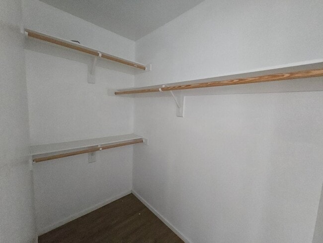 Building Photo - 3 Bedroom Updated Townhouse