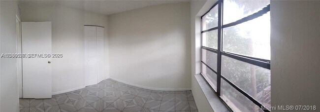 Building Photo - 1325 W 68th St