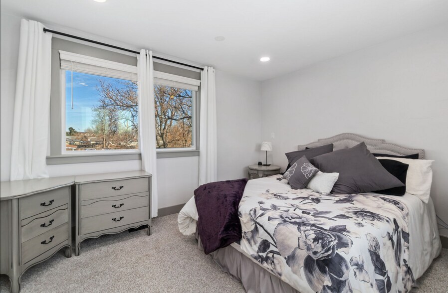 Building Photo - 6120 E 60th Pl