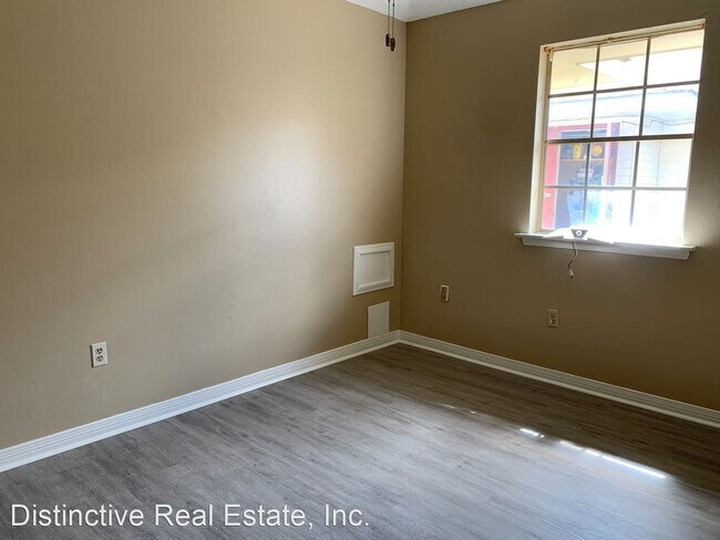 Building Photo - 3 br, 1.5 bath House - 104 Parkway North