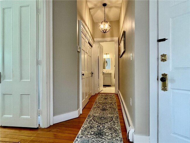 Building Photo - 541 Bellevue Ave