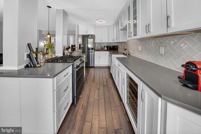 Building Photo - 4201 Cathedral Ave NW