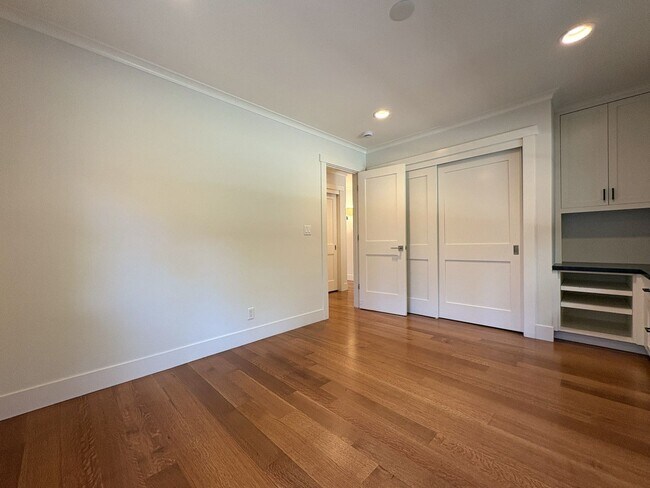 Building Photo - Spacious 5BR/3.5BA Palo Alto Home with Gourmet Kitchen & Large Backyard