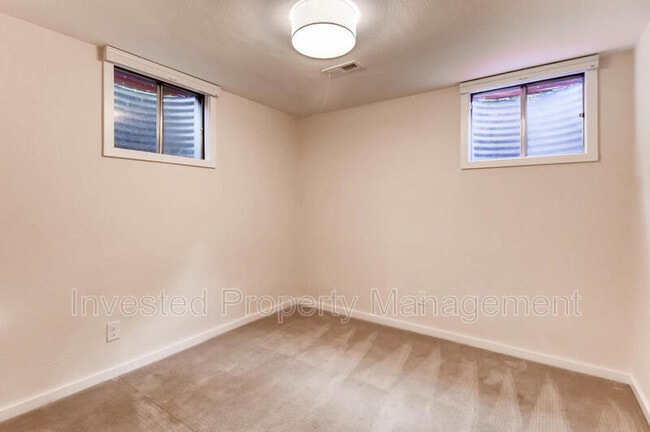 Building Photo - 220 Hopi Pl