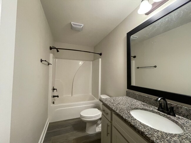 Building Photo - 4 Bedroom House Near LSU