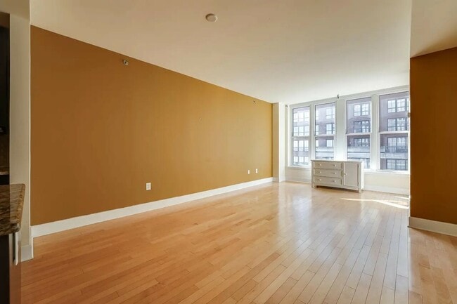 Building Photo - 1125 Maxwell Ln