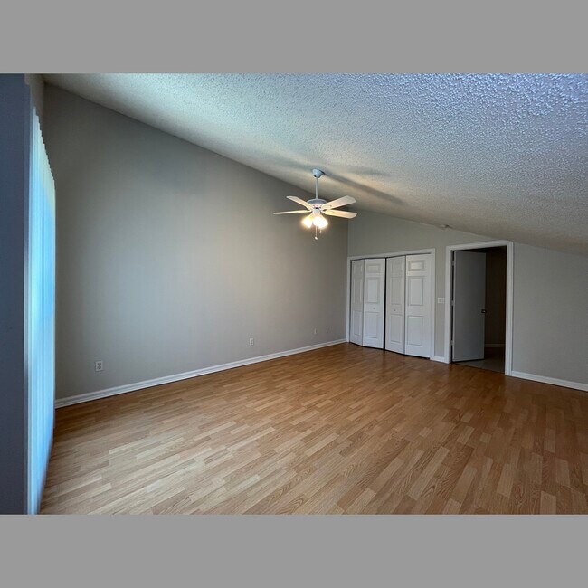 Building Photo - 7247 Albany Rd