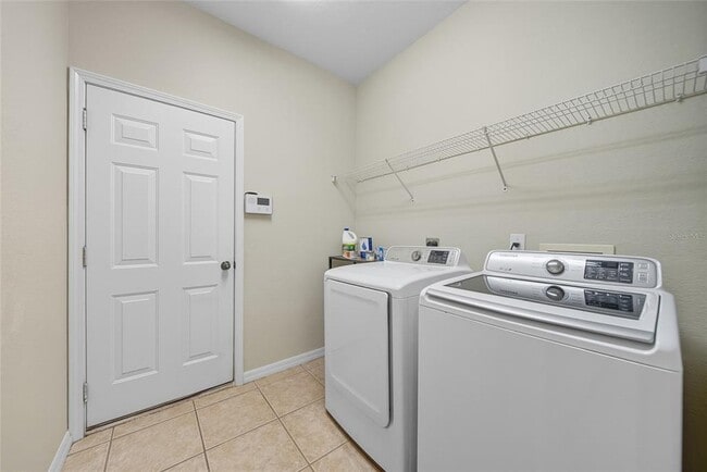 Building Photo - 11724 Holly Creek Dr