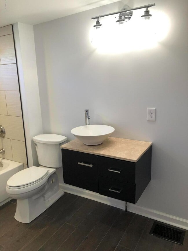 Building Photo - 1523 Christy Ave