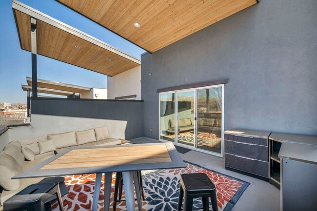 Building Photo - Mid-Town Modern Gem With EV Charger