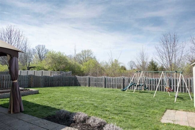 Building Photo - 4 Bedroom 2.5 Bath Home