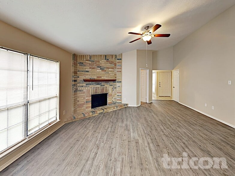 Building Photo - 7811 Bluff Trail Dr