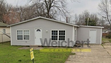 Building Photo - 529 E Lake St