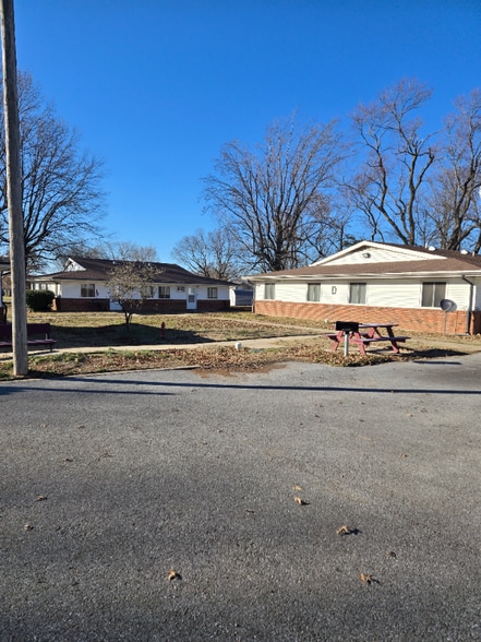 Building Photo - 100 E Wilson St
