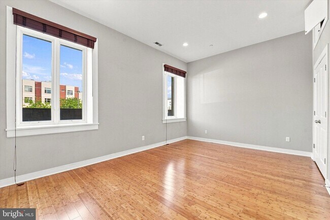 Building Photo - 655 59 N 16th Street Unit 1