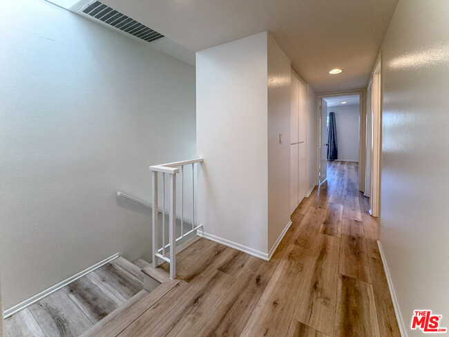 Building Photo - 11730 Moorpark St