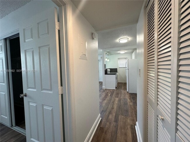 Building Photo - 2325 Arthur St