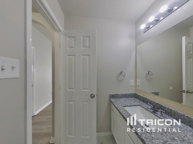 Building Photo - 318 Annatto Ln