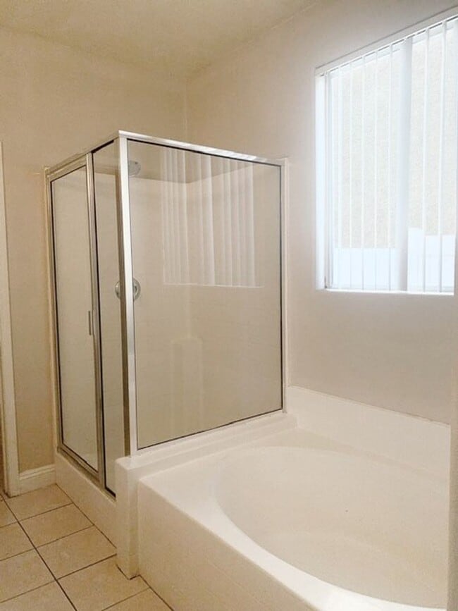 Building Photo - Single story 3 bed 2 baths property inside the gated Cactus Springs community! Home has all LVP a...