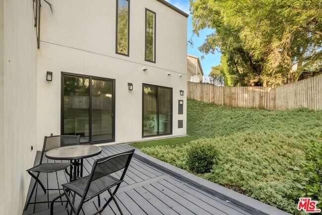 Building Photo - 4852 Seldner St E