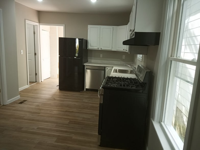 Building Photo - 57 Moreland St