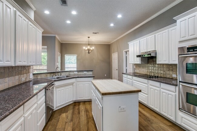 Building Photo - 7120 Axis Ct