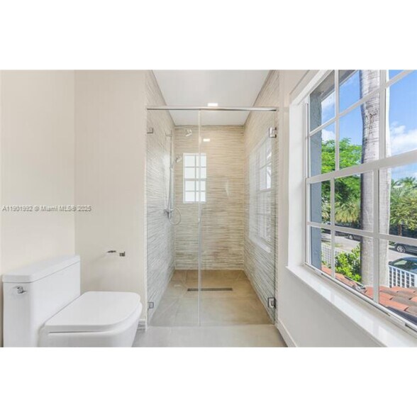 Building Photo - 140 N Hibiscus Dr