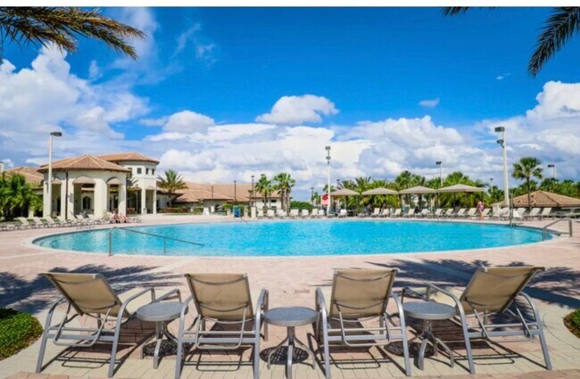 Building Photo - BEAUTIFUL CHAMPIONS GATE 2 BED 2 BATH COND0  w/GARAGE - FULLY FURNISHED - 12 MONTH RENTAL