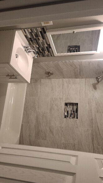 Building Photo - 1135 Floyd St