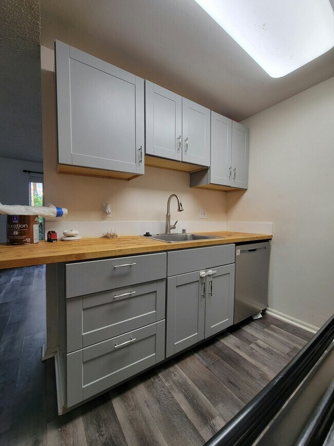 Building Photo - 318 S 174th Pl