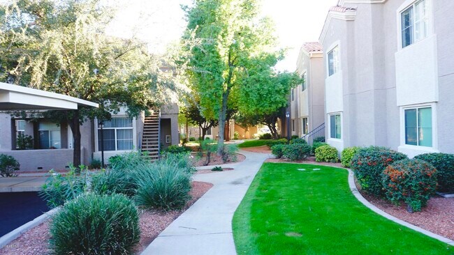 Building Photo - 3830 E Lakewood Pkwy W