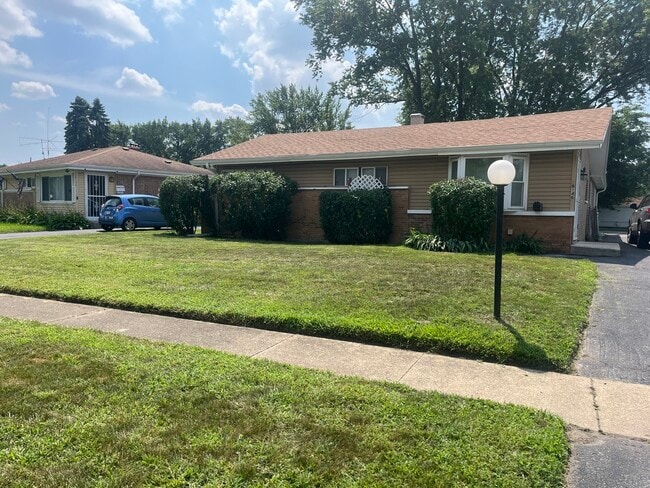 Primary Photo - 16146 Cambridge Dr