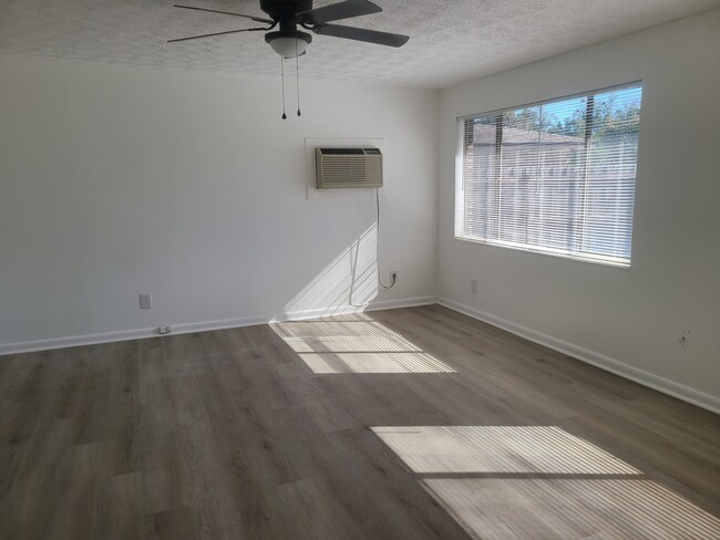 Building Photo - 6945 Cinderella Rd