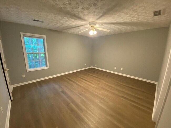 Building Photo - 4611 Logan Way