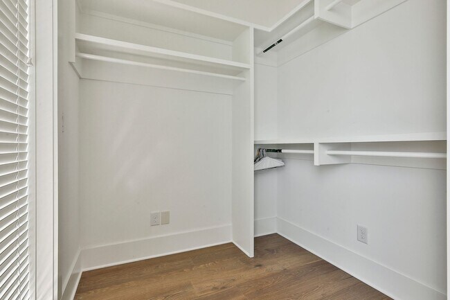 Building Photo - Fully Furnished Trilith Townhome with Larg...