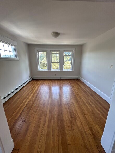 Living room - 7 Lorraine St