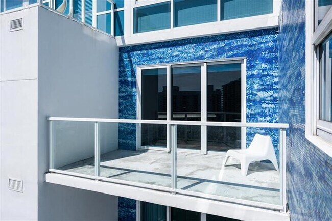 Building Photo - 6103 Aqua Ave