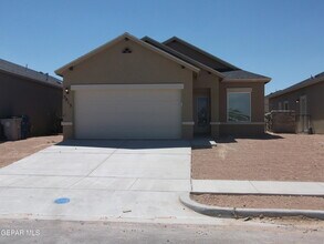 Building Photo - 5013 Vincent James St