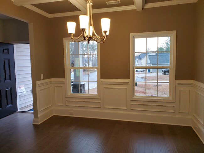 Building Photo - 560 Hampstead Pl