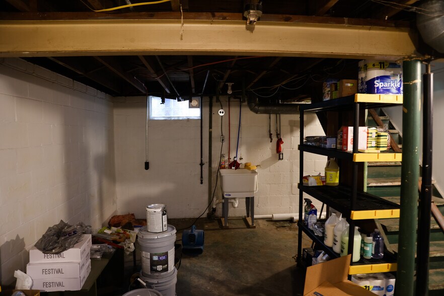 Building Photo - 5106 Rosslyn Ave