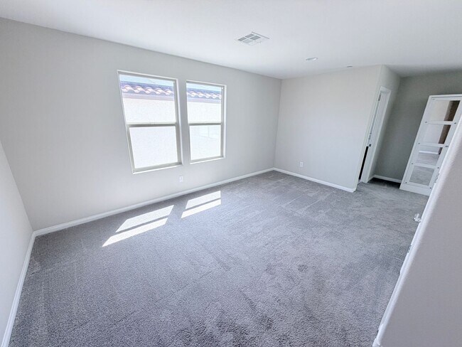 Building Photo - Unique Floorplan in Skye Canyon!