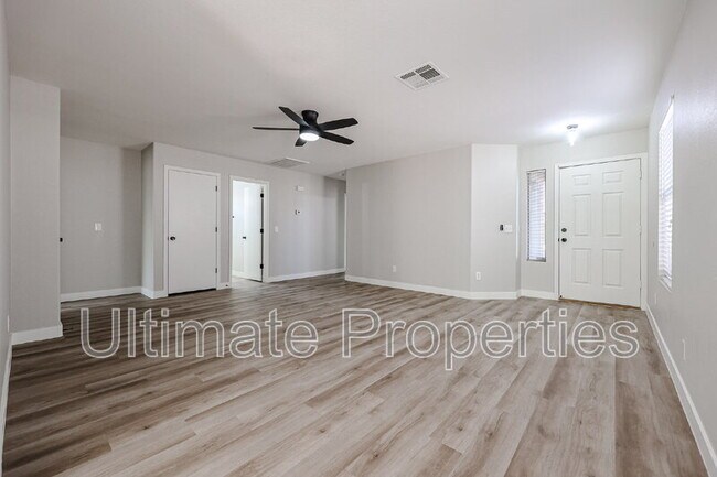 Building Photo - 15008 W Ventura St