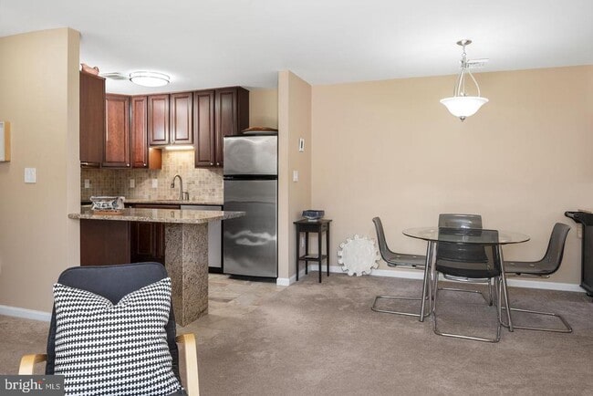 Building Photo - 1008 Horseshoe Dr
