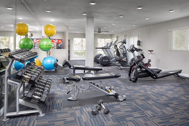 Building Photo - Mission Hills