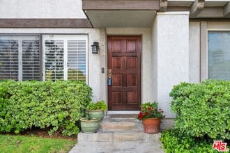 Building Photo - 27912 Ridgecove Ct N