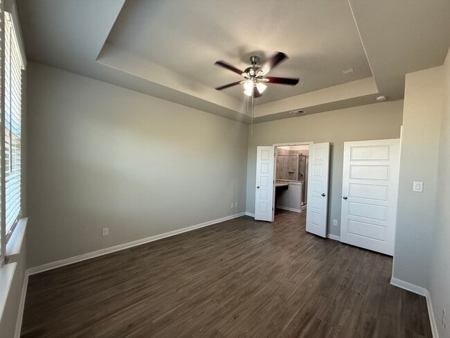 Building Photo - Charming 3-Bedroom Duplex in New Braunfels...